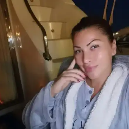 Сани Алекса бяга от миналото