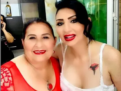 Софка прави майка си звезда, двете записаха дует (Снимки)