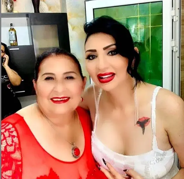 Софка прави майка си звезда, двете записаха дует (Снимки)