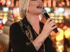 Софка тури златен тюрбан