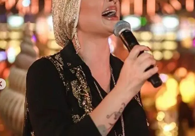 Софка тури златен тюрбан