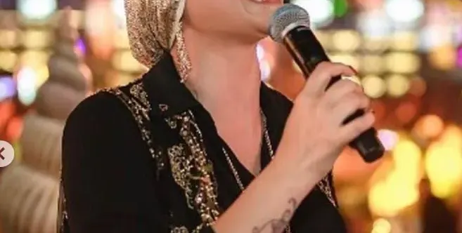 Софка тури златен тюрбан