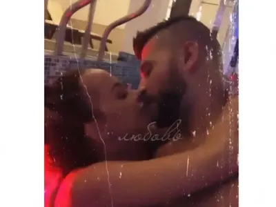 Сузанита се натиска с гаджето