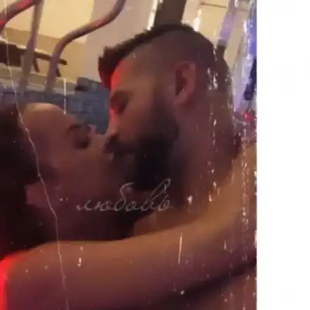 Сузанита се натиска с гаджето