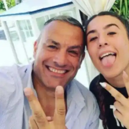 Вижте дъщерята на Юксел Кадриев като абитуриентка (Новинарят се събра с бившата си заради бала СНИМКИ)