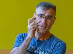 Влади Въргала стана болногледач! Бившият кукувец превърна квартирата си в санаториум (Вижте защо)