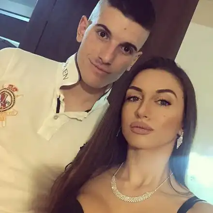 Вратарят на ЦСКА върти любов с инстаграм модел (Горещи снимки)