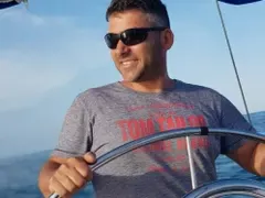 Здравко Брадъра ремонтира хотела си