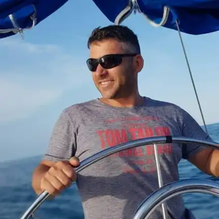 Здравко Брадъра ремонтира хотела си