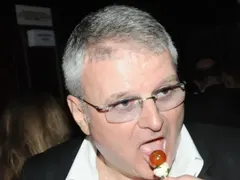 Зверска гавра с похотливия старчок Сираков: Излъскан вариант на Митьо Пищова, гледай си старостта и простатата, остави внучките да си живеят живота!