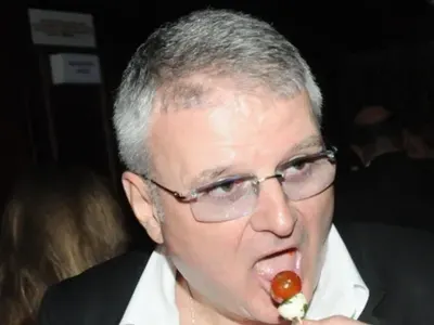 Зверска гавра с похотливия старчок Сираков: Излъскан вариант на Митьо Пищова, гледай си старостта и простатата, остави внучките да си живеят живота!