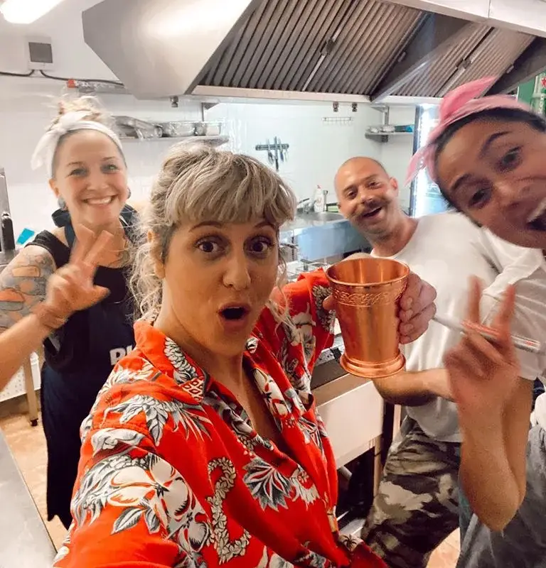 Звезди въртят кръчми по морето: Ники М.  отвори ресторант в Лозенец, Божана и Чилева атакуват Созопол и още…