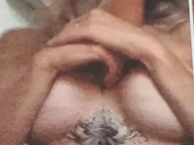 Алекс Богданска с татуиран бюст (ФОТО)