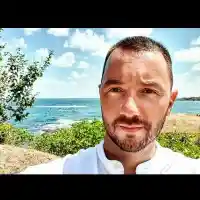 Антон Хекимян  заведе родата  на къмпинг