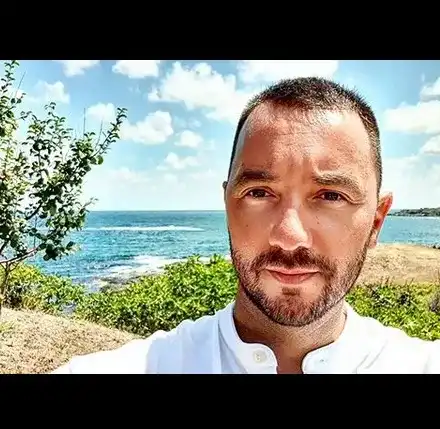 Антон Хекимян  заведе родата  на къмпинг