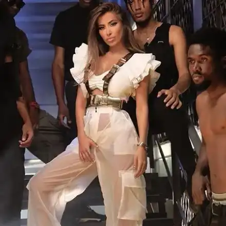 Ариа и Диона ГРЪМНАХА с новия си хит „Тарикат“! Жестокият дует разби класациите