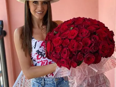 Бившият на Дебора пръсна 10 бона за рождения ден на Дениз на 100-те манекенки (Уникални снимки)