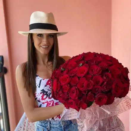 Бившият на Дебора пръсна 10 бона за рождения ден на Дениз на 100-те манекенки (Уникални снимки)