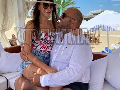 Бившият на Дебора пръсна 10 бона за рождения ден на Дениз на 100-те манекенки (Уникални снимки)