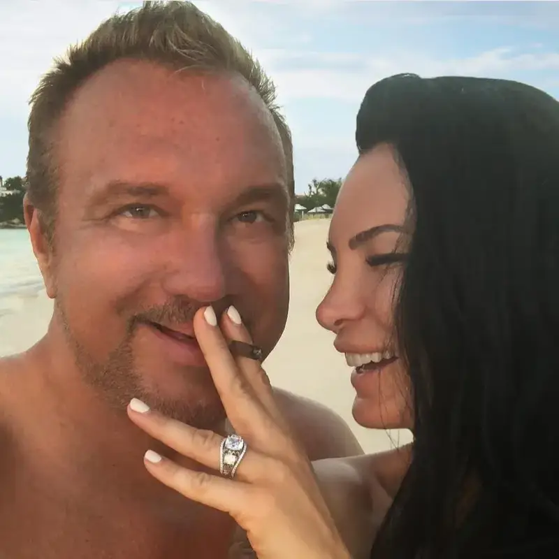 Цеци Красимирова става шеф на мъжа си, връчва чек за 1 млн. долара