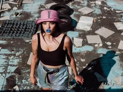 Дара предлага парична награда за изгубения си телефон! Феновете гадаят какви снимки има в него