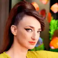 Деси Тенекеджиева, след като осъди Слави след 5-годишна битка: Комедия ли е да те нарекат „вампир” и „вещица”?