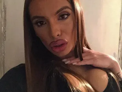 Джендърът Анджи  в гореща афера с  руски милионер