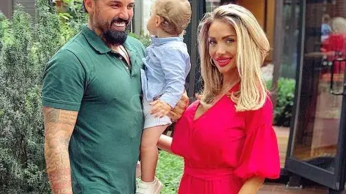 Джизъса пак се татуира! Вече и „Златка” се чете от кожата му