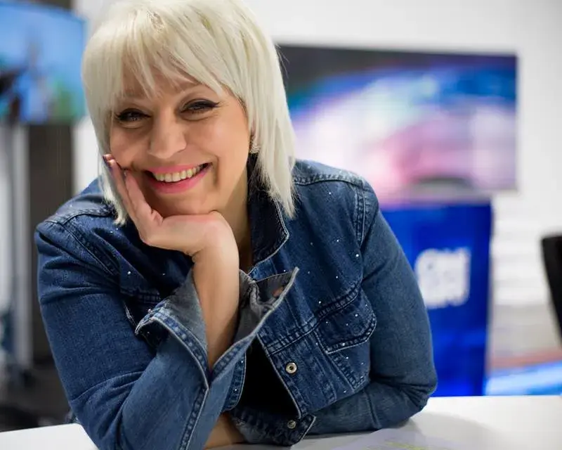 Джуджи се показа като млада