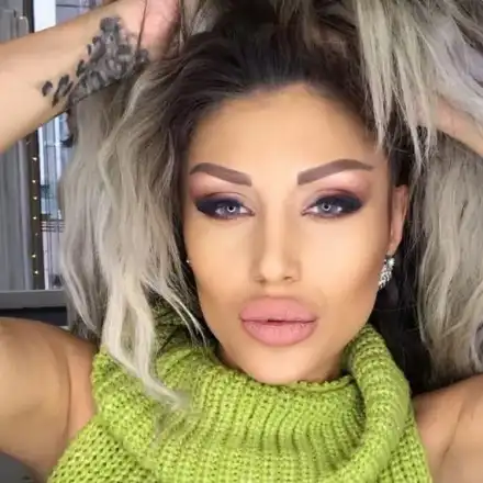 Джулиана Гани става в 5 сутринта! Мъжът й спи като къпан