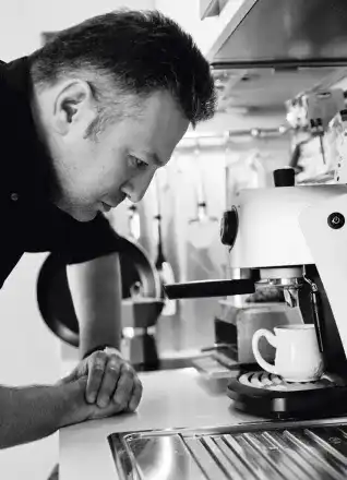 Драма: Ники Дойнов погреба баща си