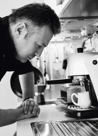 Драма: Ники Дойнов погреба баща си