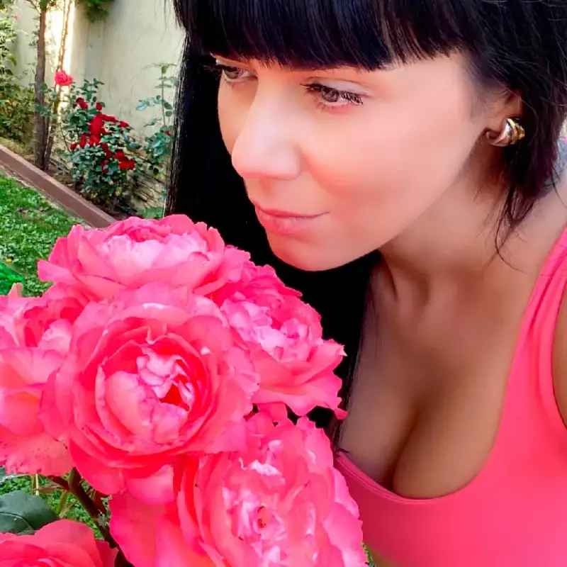 Елеонора Манчева забрави за бившия си, върти любов с мистериозен романтик