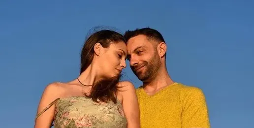 Евелин Костова показа бременното си коремче (Фото)