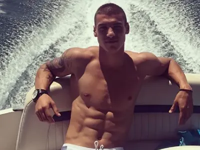 Ферарито на Десподов изпотява фенки на морето (Снимка)