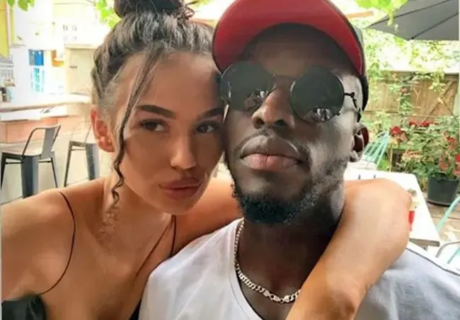 Гаджето на Соу  го направи с жена (Мръснишки снимки)