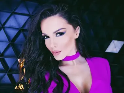 Галена на плаж с футболен национал