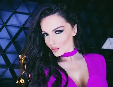 Галена на плаж с футболен национал