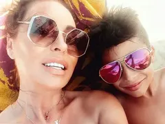 Ивана ли е, или Анави? Как е името на певицата (ФОТО)