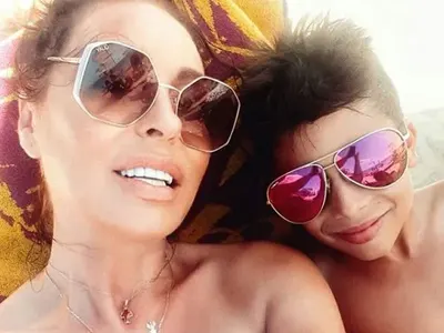 Ивана ли е, или Анави? Как е името на певицата (ФОТО)