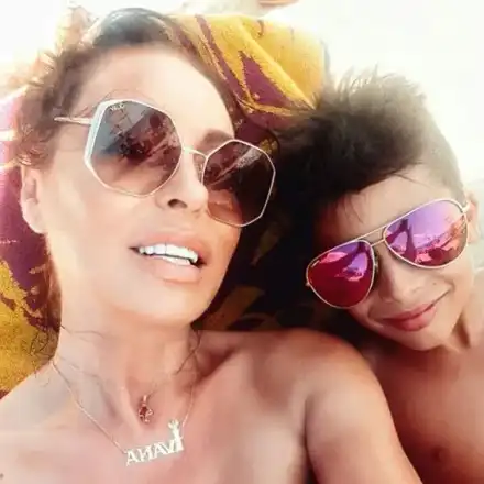 Ивана ли е, или Анави? Как е името на певицата (ФОТО)