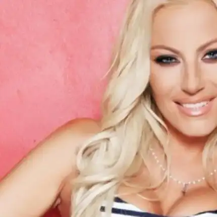 Камелия с куче за 2 бона