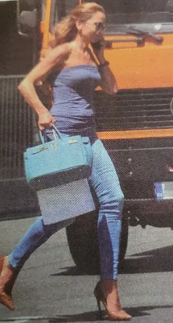 Камион на косъм да смаже Ивайла Бакалова (Папарашко фото)