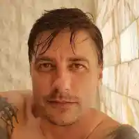 Карамазов 3 часа се разкрасява! Актьорът се поти заради облог