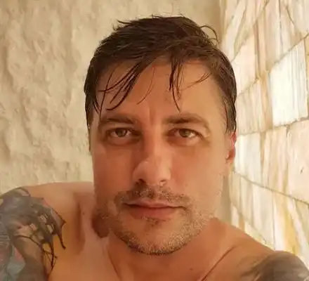 Карамазов 3 часа се разкрасява! Актьорът се поти заради облог