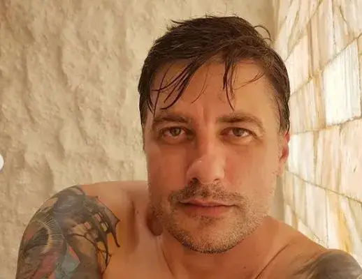 Карамазов 3 часа се разкрасява! Актьорът се поти заради облог