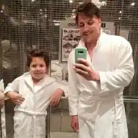 Карамазов 3 часа се разкрасява! Актьорът се поти заради облог