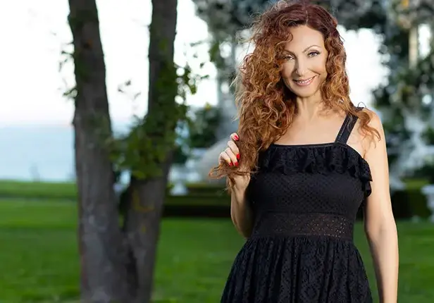 Лия пръсна 300 бона за 50-ия си юбилей