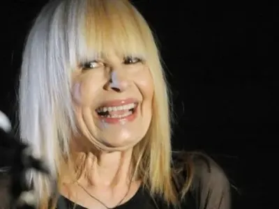 Лили Иванова продава апартамента си за 400 бона