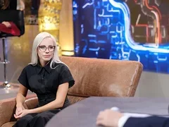 Лилия Стефанова е новата тръпка на Слави, психоложката се намърда в телевизията, а отскоро и в леглото на водещия